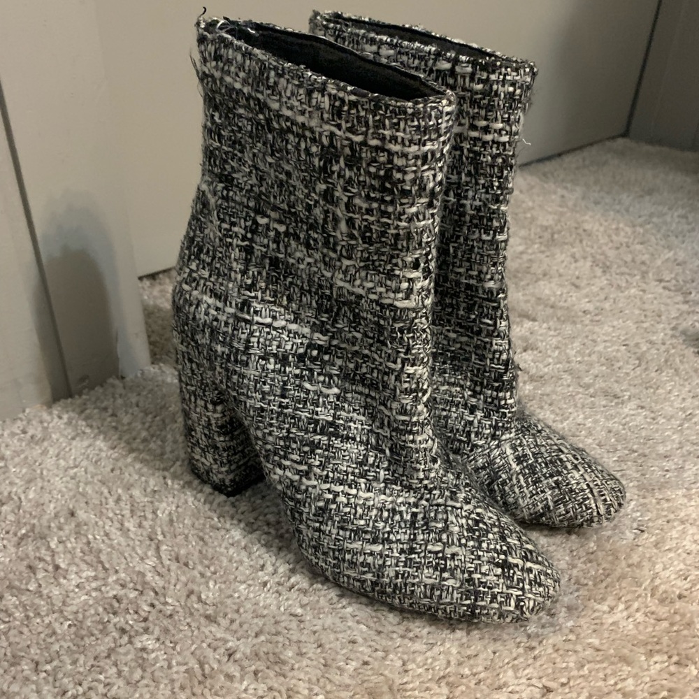 Jessica Simpson boots size 6 US